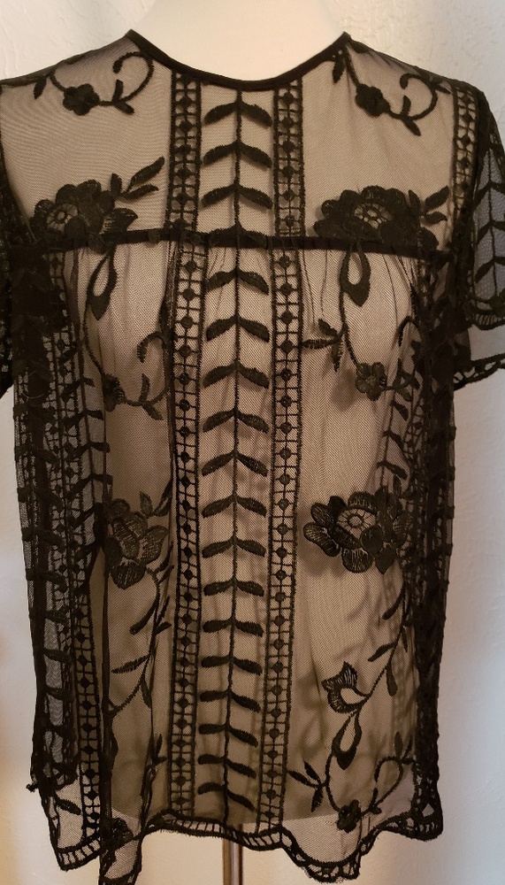 Sheer lace short sleeved shirt
